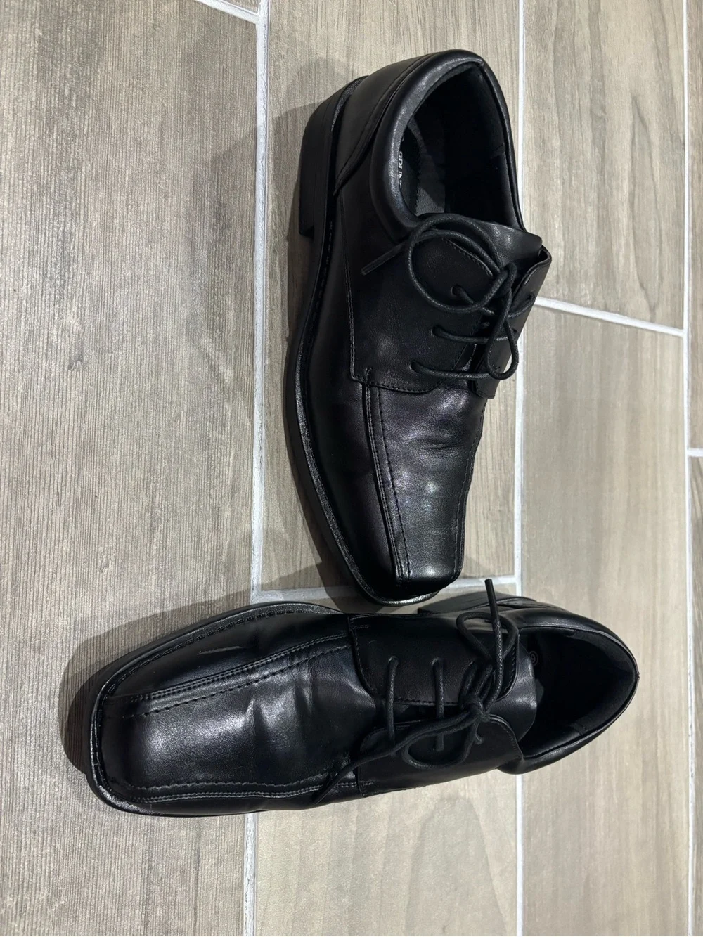 Bruno Marc dress shoes - black - like new, only worn once. Men’s size 6